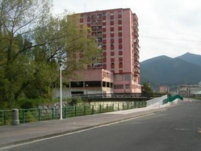 Vecinos afectados por posibles derribos en Laudio y Areta crean una plataforma